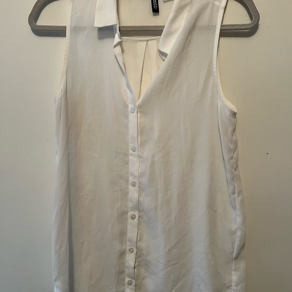 Chic White Sleeveless Blouse